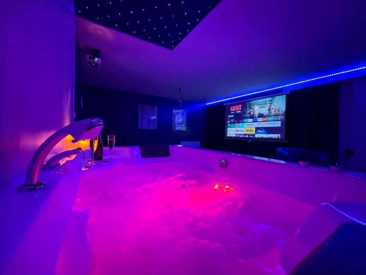 Spa Sous Les Etoiles - Cinema - Netflix - Parking - Gare Amiens Buitenkant foto