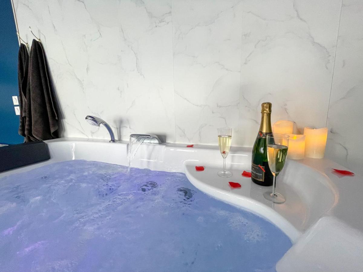 Spa Sous Les Etoiles - Cinema - Netflix - Parking - Gare Amiens Buitenkant foto